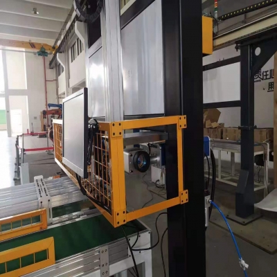 激光在線打標(biāo)，一控二桁架機(jī)械手，完美配合